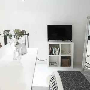 https://mini-grazioso-loft-in-crocetta.italymilanhotels.net